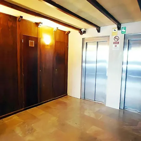 En Edificio Mont Blanc Garaje Hotel